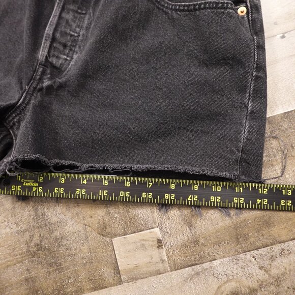 Levi’s 501 Cutoff Denim Shorts Women’s W32 Black Vintage Raw Hem - Picture 7 of 11
